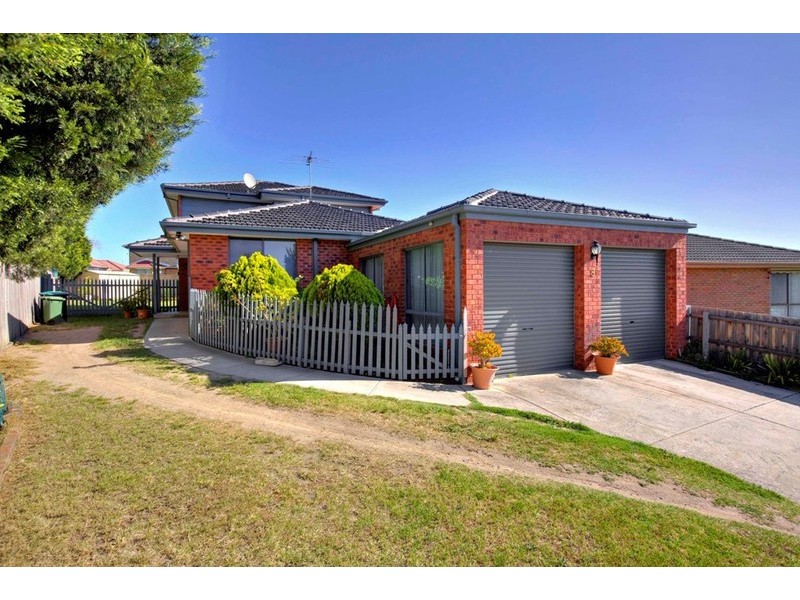 8 Emily Drive, Narre Warren VIC 3805