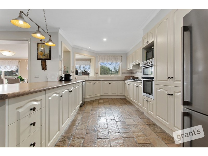 27 Park Square, Narre Warren South VIC 3805