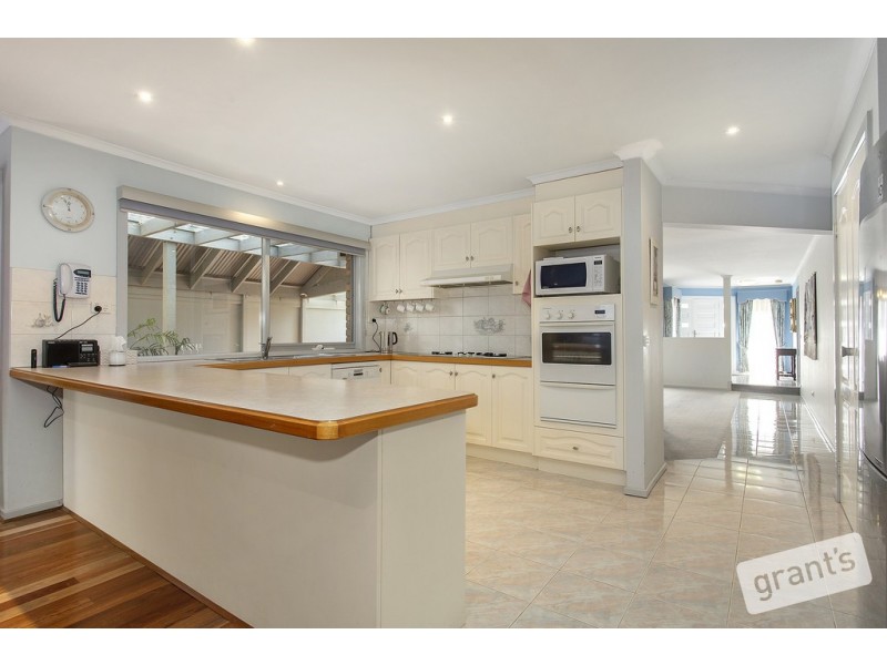 11 Kendall Drive, Narre Warren VIC 3805