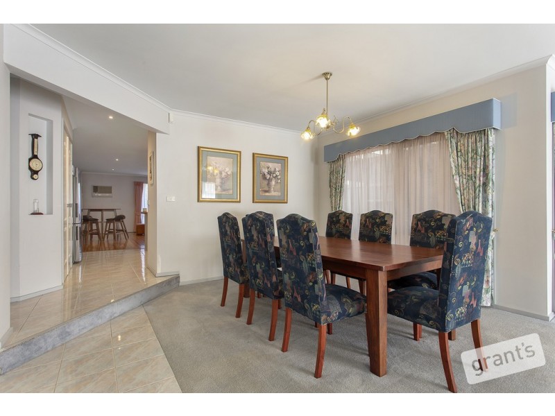 11 Kendall Drive, Narre Warren VIC 3805