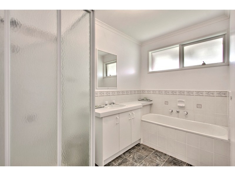 1 Ingram Close, Narre Warren VIC 3805