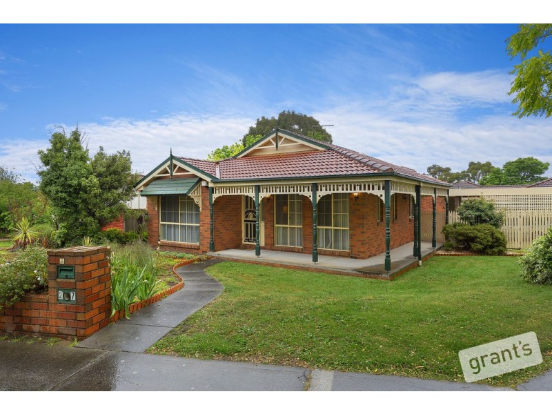 27 Adelaide Close, Berwick VIC 3806