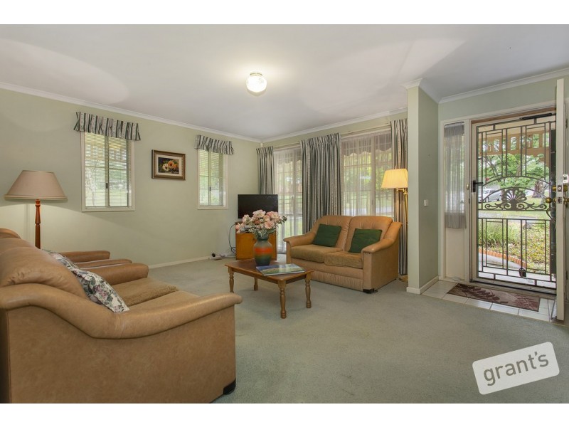27 Adelaide Close, Berwick VIC 3806