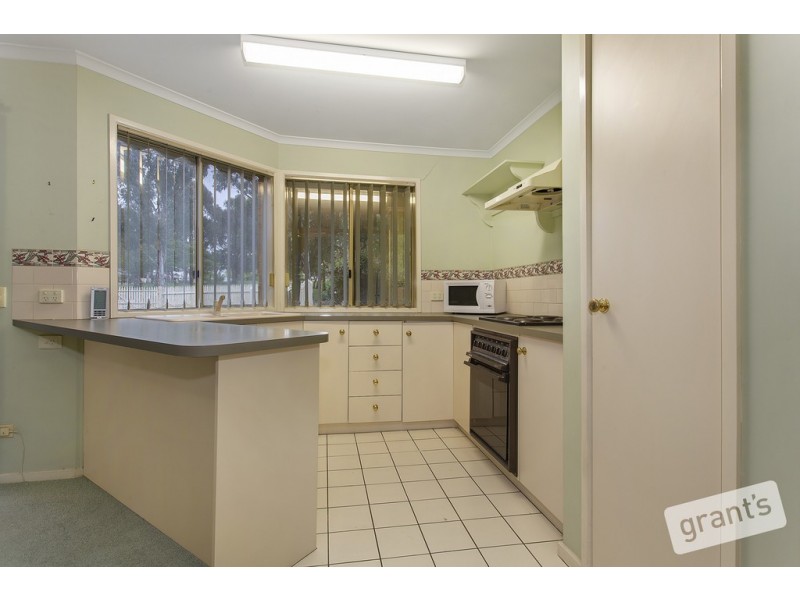 27 Adelaide Close, Berwick VIC 3806