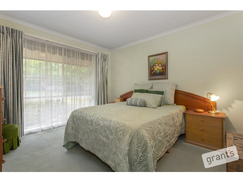 27 Adelaide Close, Berwick VIC 3806