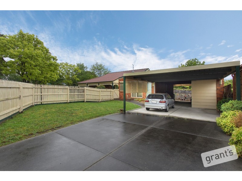 27 Adelaide Close, Berwick VIC 3806