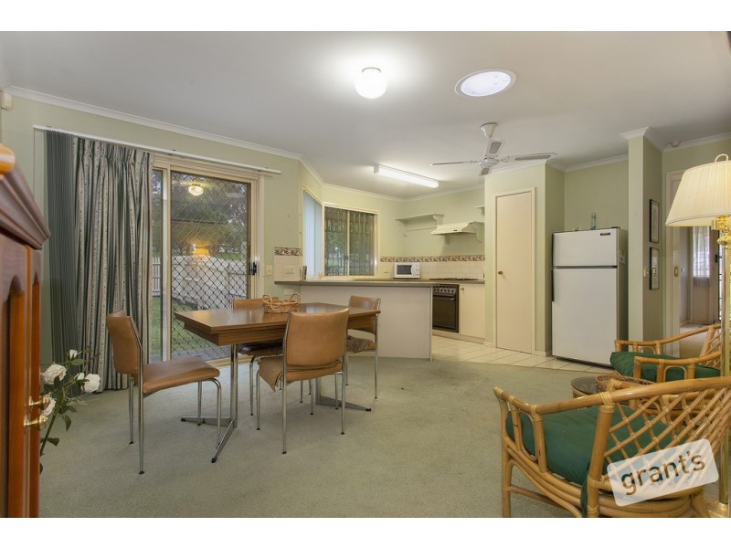 27 Adelaide Close, Berwick VIC 3806