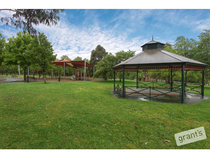 27 Adelaide Close, Berwick VIC 3806