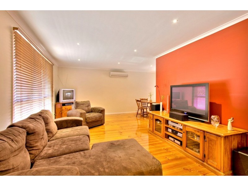 8 Francis Court, Narre Warren VIC 3805