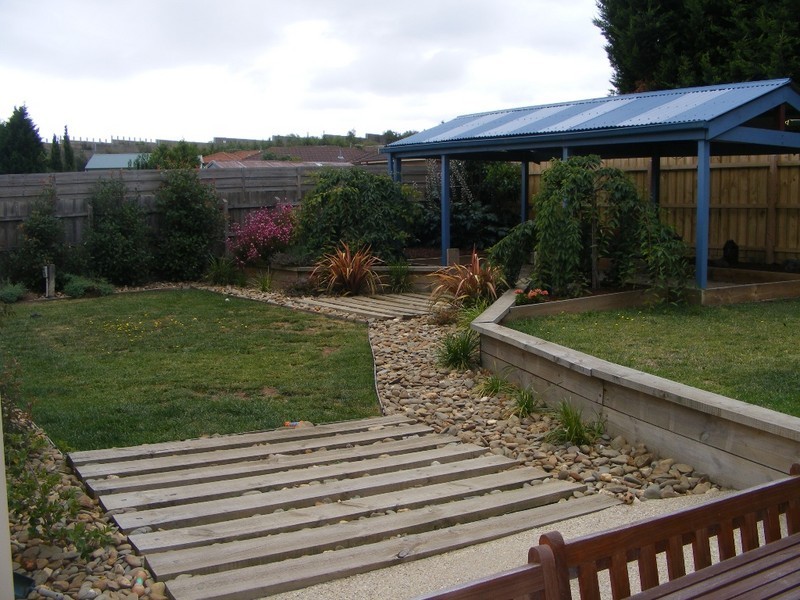 8 Francis Court, Narre Warren VIC 3805