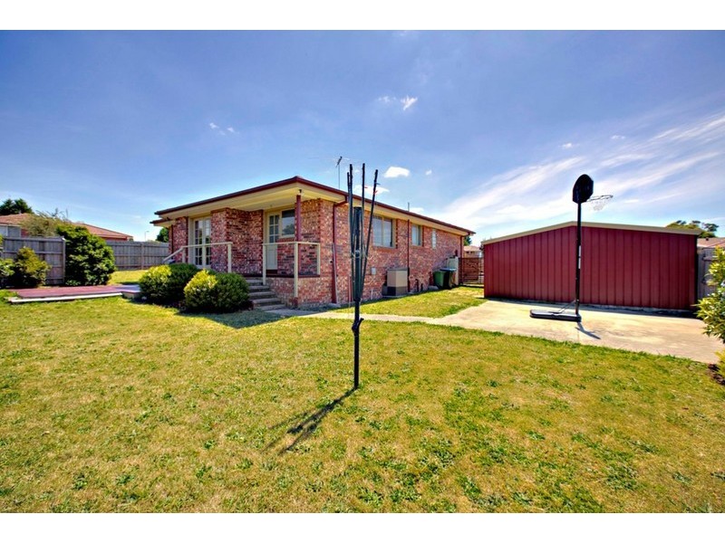 2 Barondi Avenue, Narre Warren VIC 3805