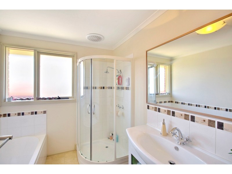 2 Barondi Avenue, Narre Warren VIC 3805