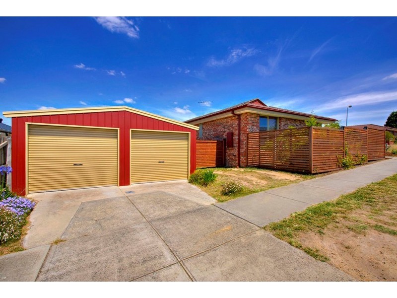 2 Barondi Avenue, Narre Warren VIC 3805