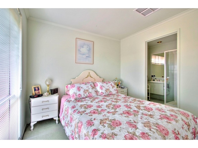 2 Nana Walk, Narre Warren South VIC 3805