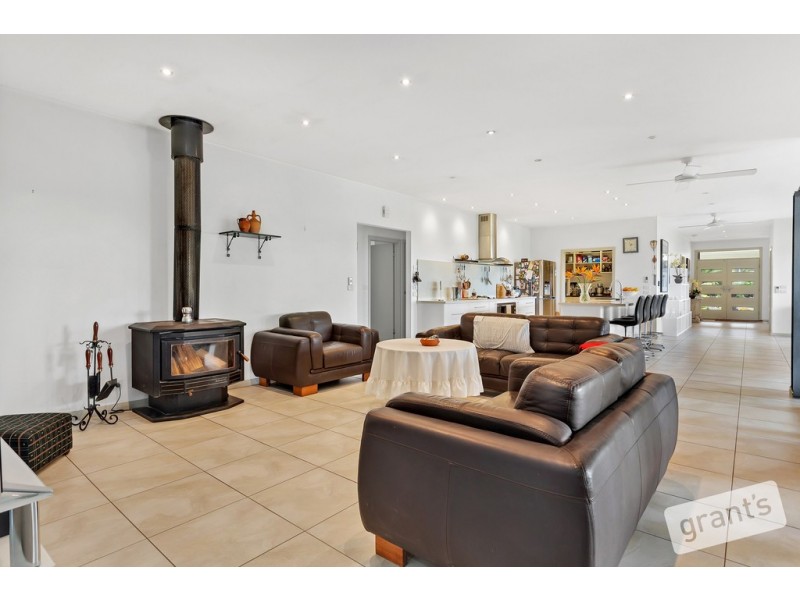 23-33 Aurisch Drive, Narre Warren North VIC 3804