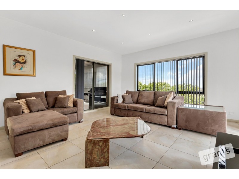 23-33 Aurisch Drive, Narre Warren North VIC 3804