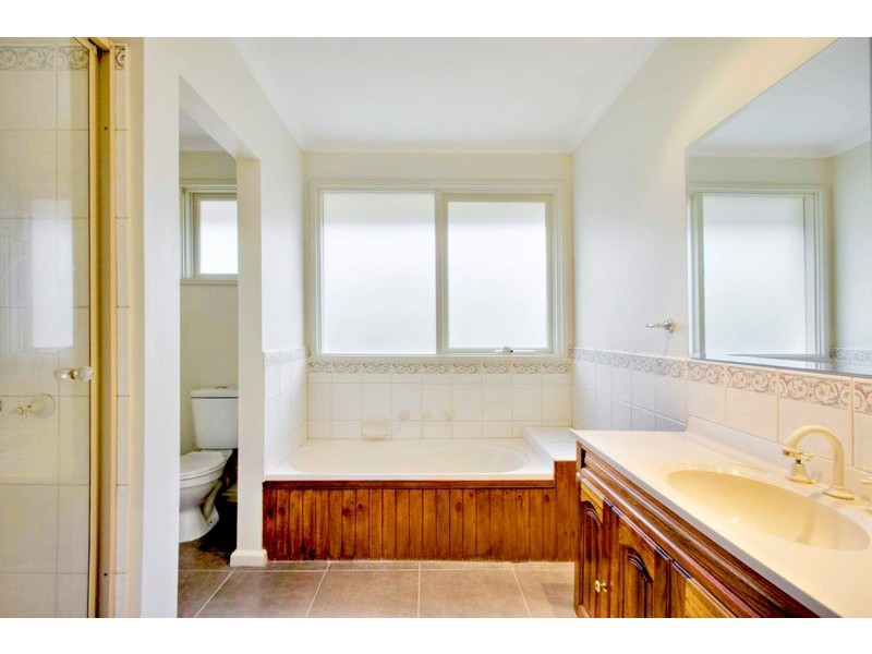 4 Lloyd Avenue, Narre Warren VIC 3805