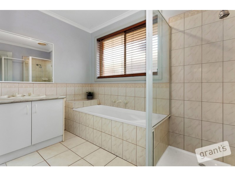 54 Emily Drive, Narre Warren VIC 3805