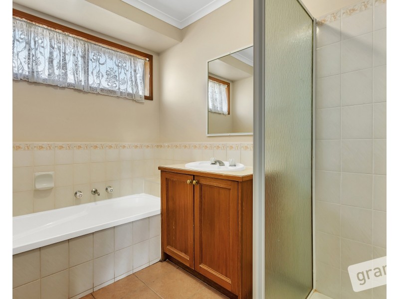 58 Courtenay Avenue, Cranbourne North VIC 3977