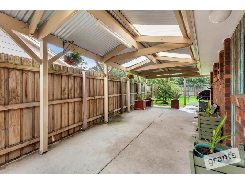 169 Endeavour Drive, Cranbourne North VIC 3977