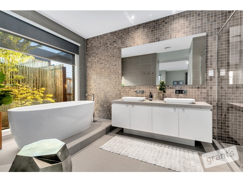 7 Ponds Way, Narre Warren North VIC 3804