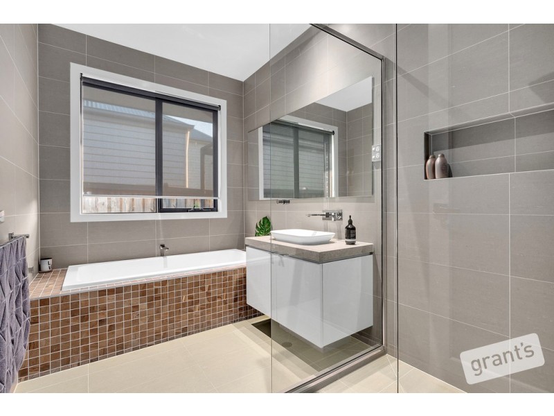 7 Ponds Way, Narre Warren North VIC 3804