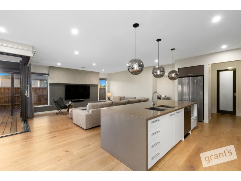 32 Ripplebrook Boulevard, Narre Warren North VIC 3804