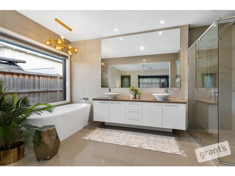 32 Ripplebrook Boulevard, Narre Warren North VIC 3804