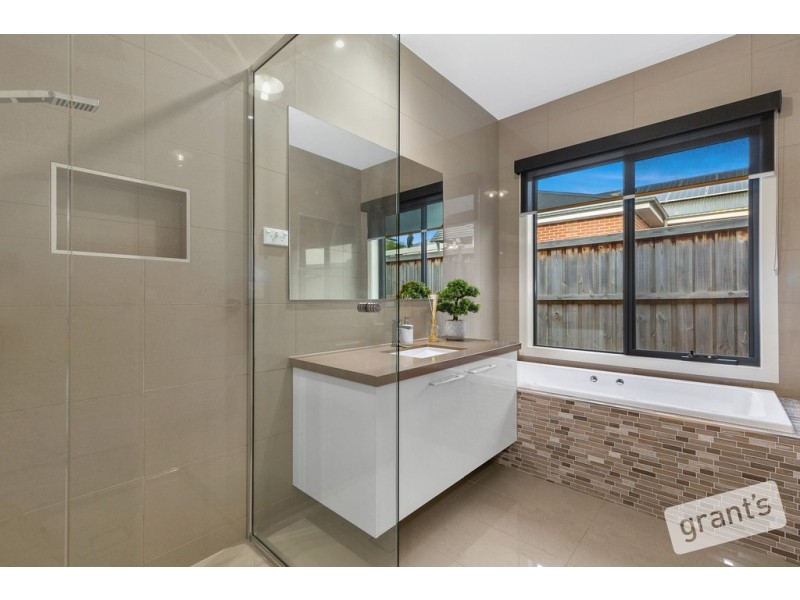 32 Ripplebrook Boulevard, Narre Warren North VIC 3804