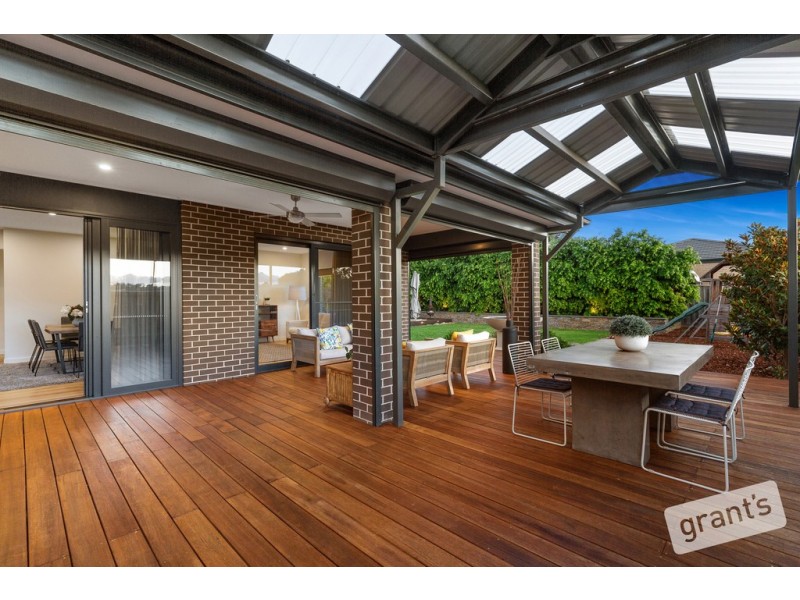 32 Ripplebrook Boulevard, Narre Warren North VIC 3804