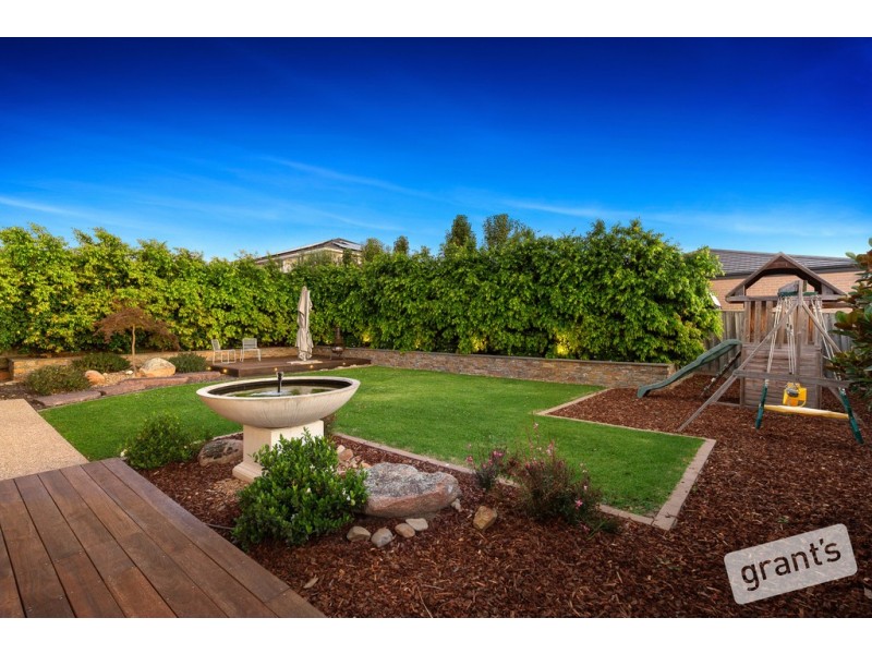 32 Ripplebrook Boulevard, Narre Warren North VIC 3804