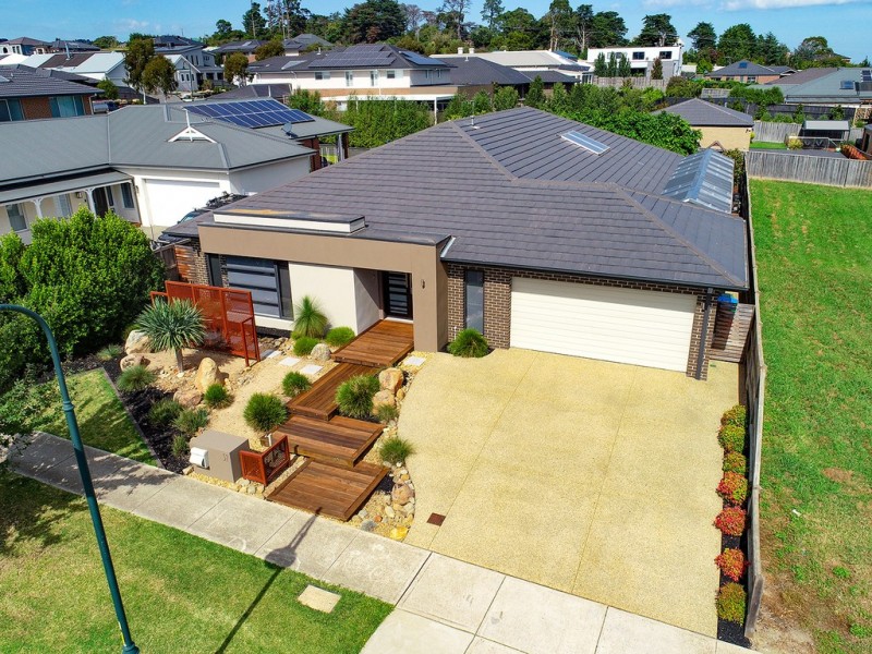 32 Ripplebrook Boulevard, Narre Warren North VIC 3804