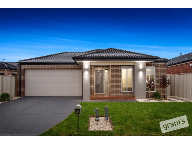 24 Cockatoo Road, Pakenham VIC 3810