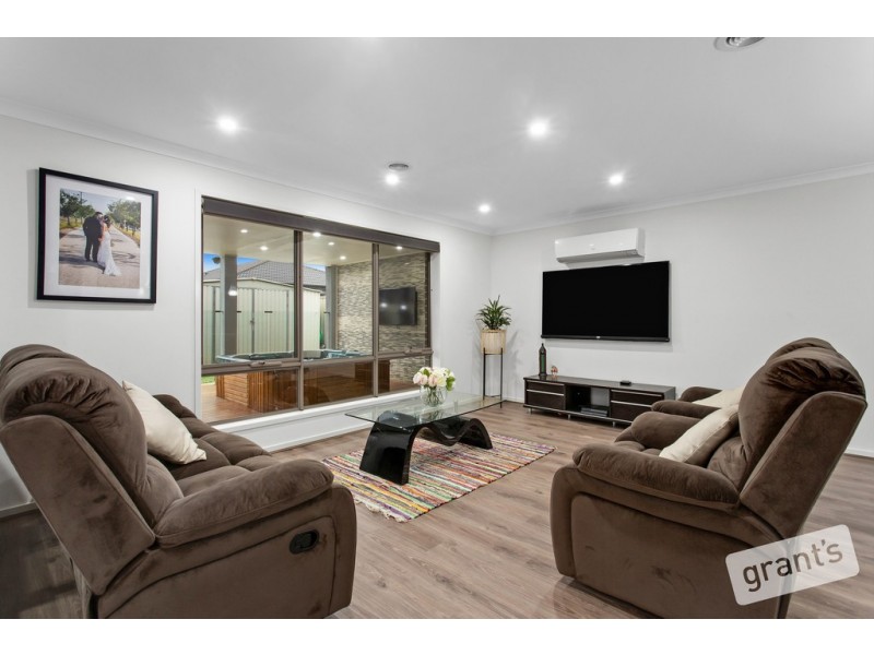 24 Cockatoo Road, Pakenham VIC 3810