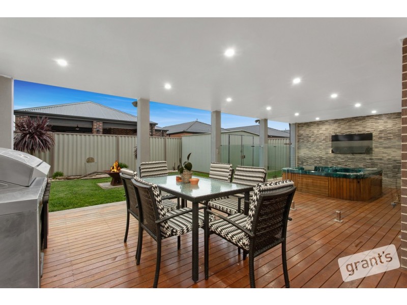 24 Cockatoo Road, Pakenham VIC 3810