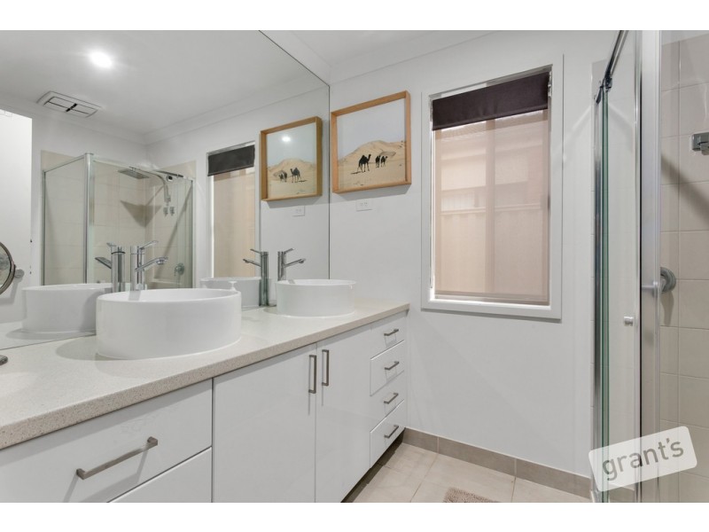 24 Cockatoo Road, Pakenham VIC 3810