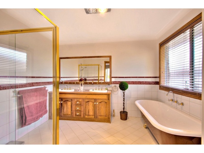 123 David Collins Drive, Endeavour Hills VIC 3802