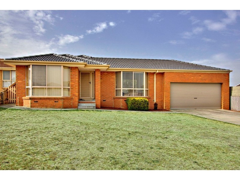 13 Henlow Rise, Hallam VIC 3803
