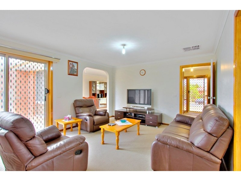 13 Henlow Rise, Hallam VIC 3803