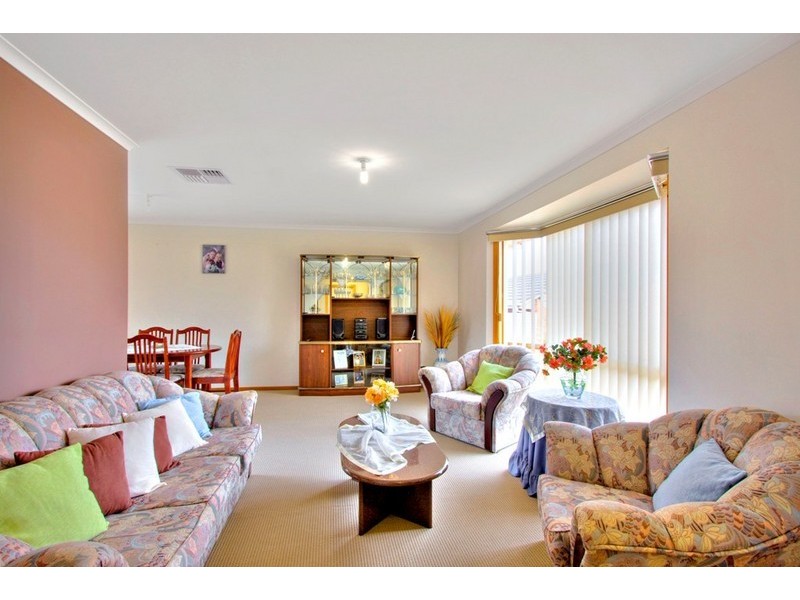 13 Henlow Rise, Hallam VIC 3803