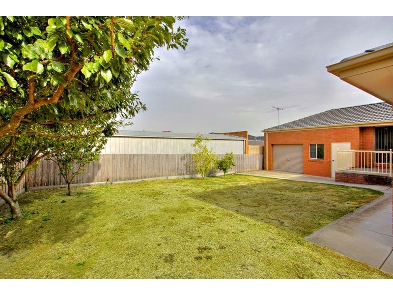 13 Henlow Rise, Hallam VIC 3803