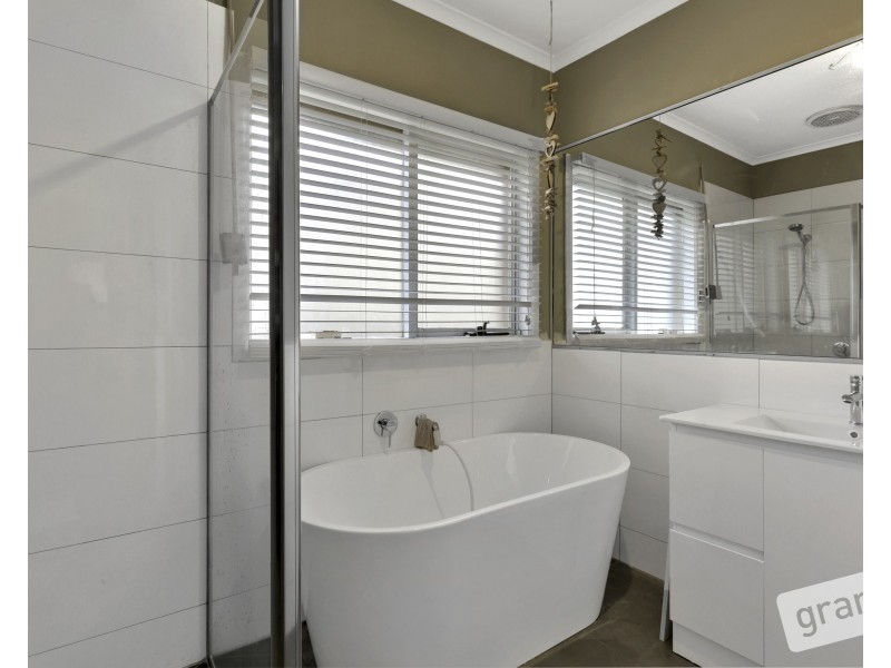 29 Cloverset Ave, Narre Warren VIC 3805