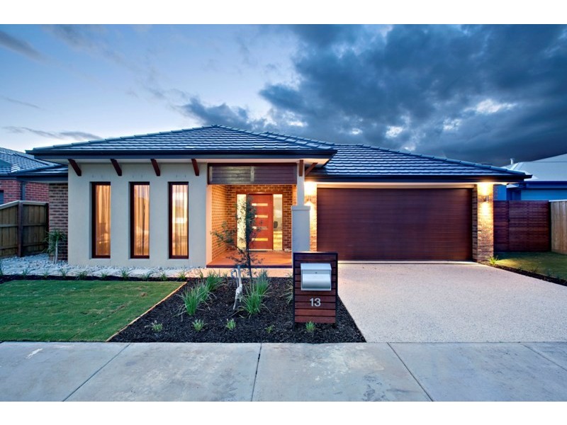 13 Bernly Boulevard, Berwick VIC 3806