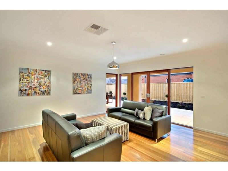 13 Bernly Boulevard, Berwick VIC 3806