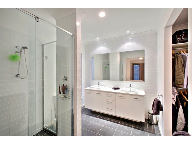 13 Bernly Boulevard, Berwick VIC 3806