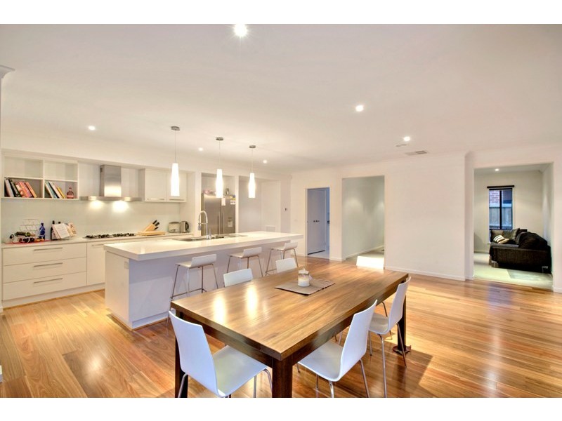 13 Bernly Boulevard, Berwick VIC 3806