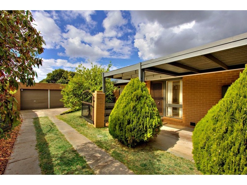 35 Fountain Drive, Narre Warren VIC 3805