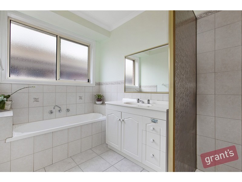 6 Tomasetti Crescent, Narre Warren VIC 3805