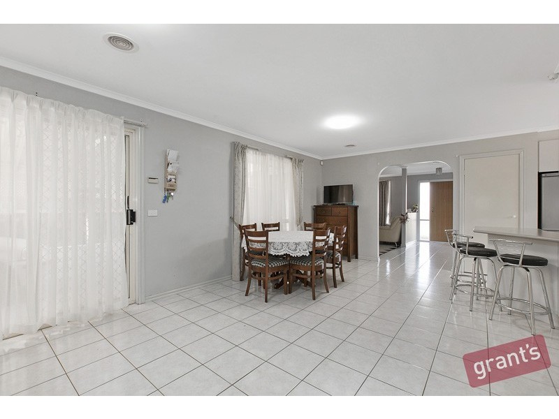 6 Tomasetti Crescent, Narre Warren VIC 3805