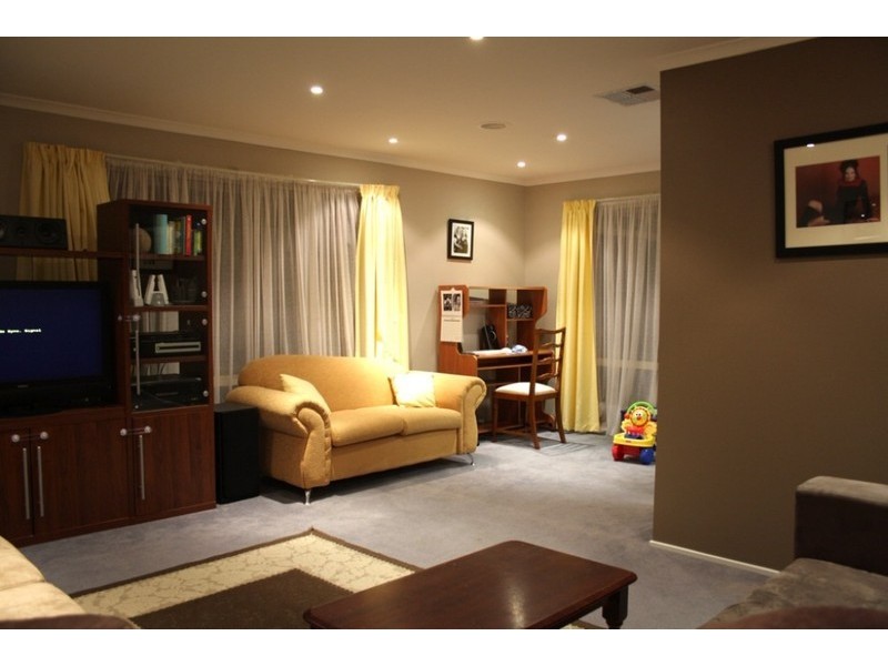 15 St Georges Road, Narre Warren South VIC 3805